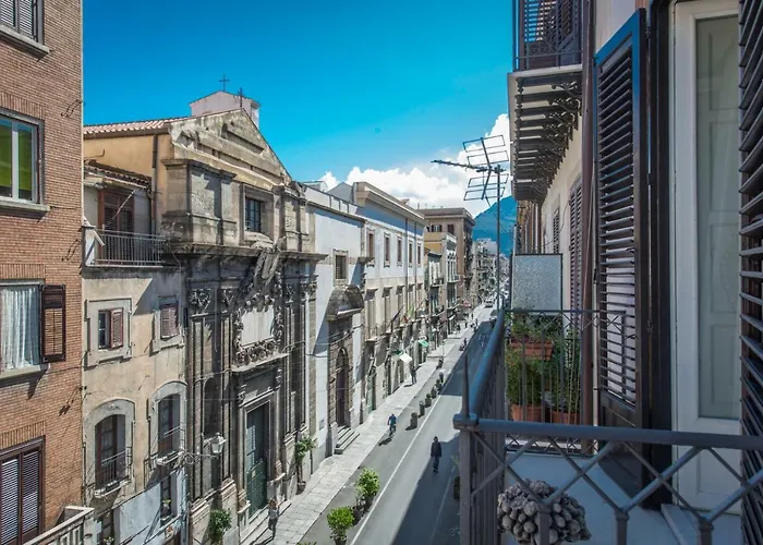 Charming Apartment In The City Center By Wonderful Italy